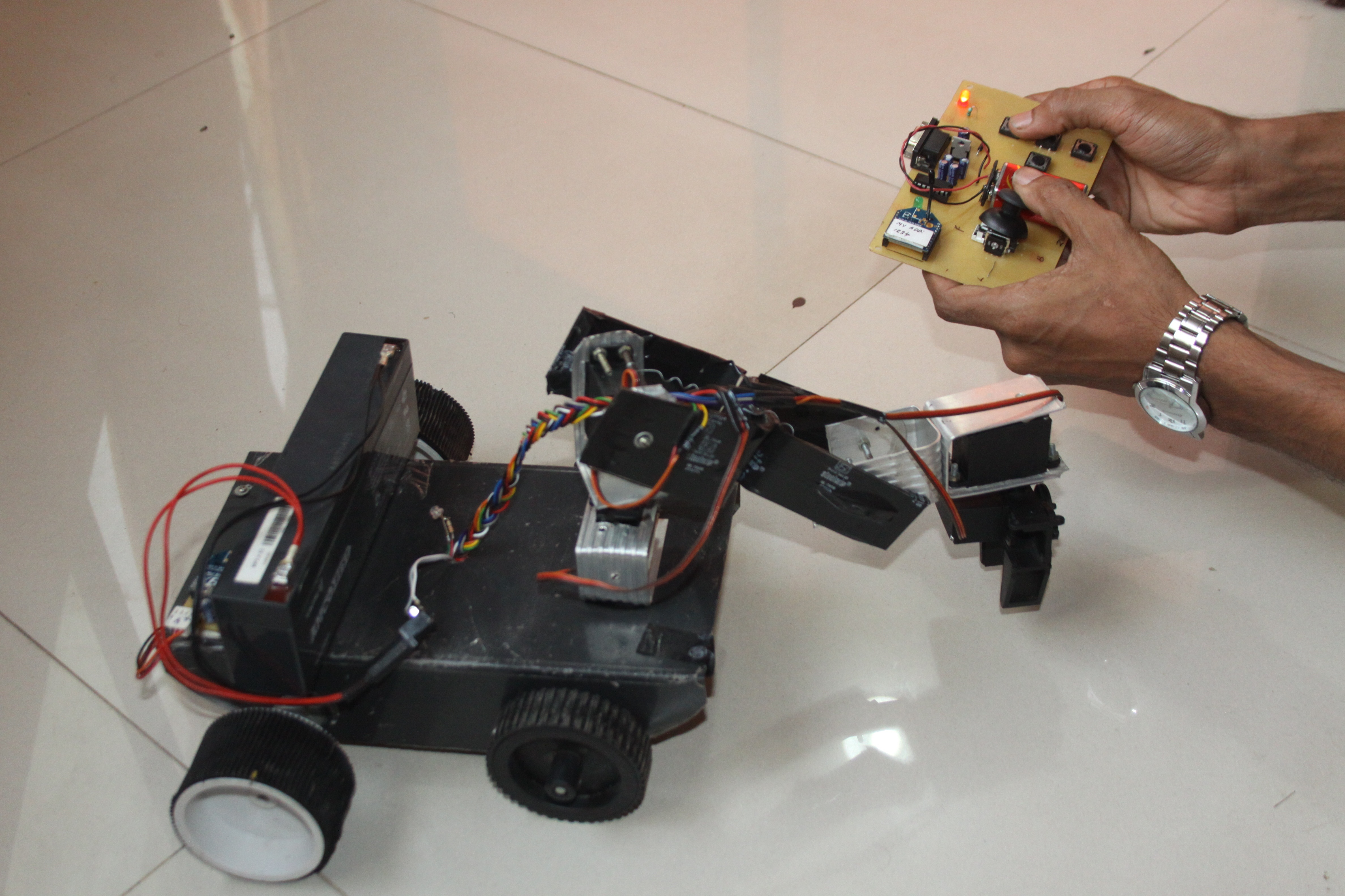 Zigbee robotic arm